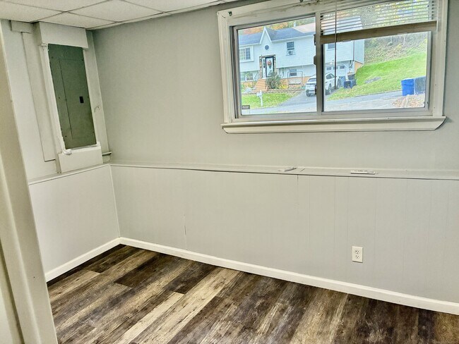 Building Photo - 112 Peabody St