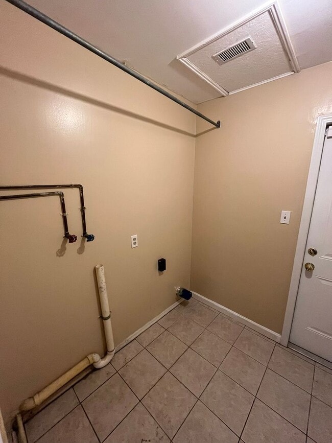 Building Photo - 951 Celia Dr