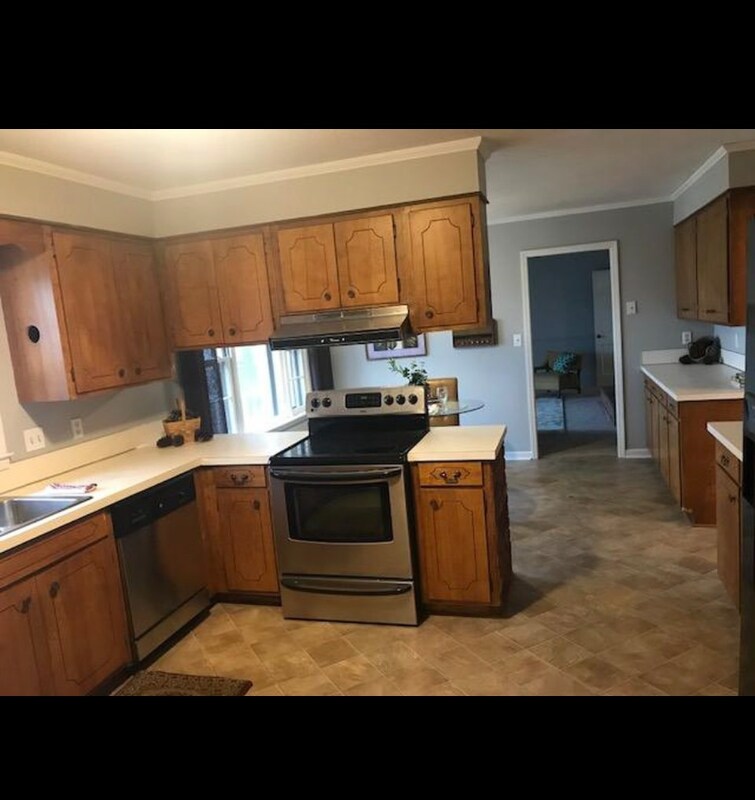 Building Photo - 420 Deerwood Dr