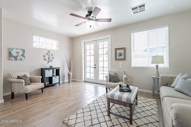 Building Photo - 445 W Mountain Sage Dr