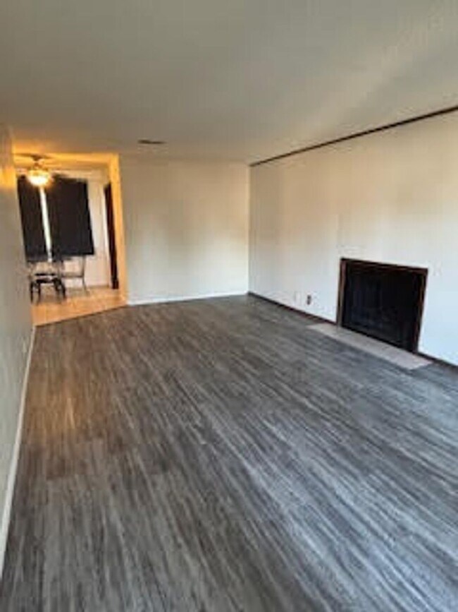 Building Photo - 6004 S Newport Ave