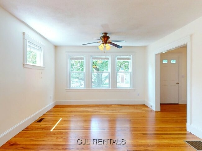 Building Photo - 25 Charlotte Rd