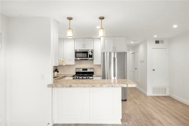 Building Photo - 352 Y Pl