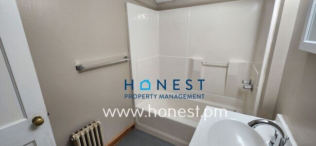 Building Photo - 4 Pierce St