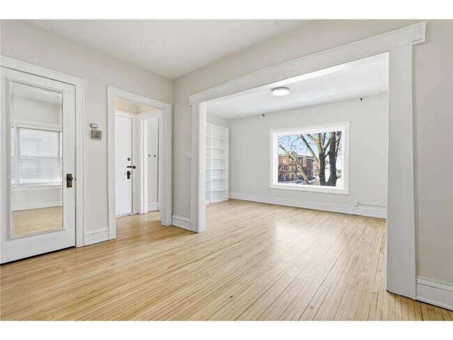 Building Photo - 2881 Irving Ave S