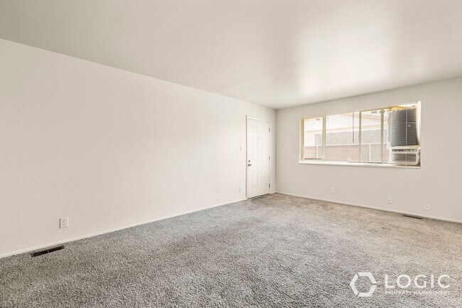 Building Photo - 331 W 170 N