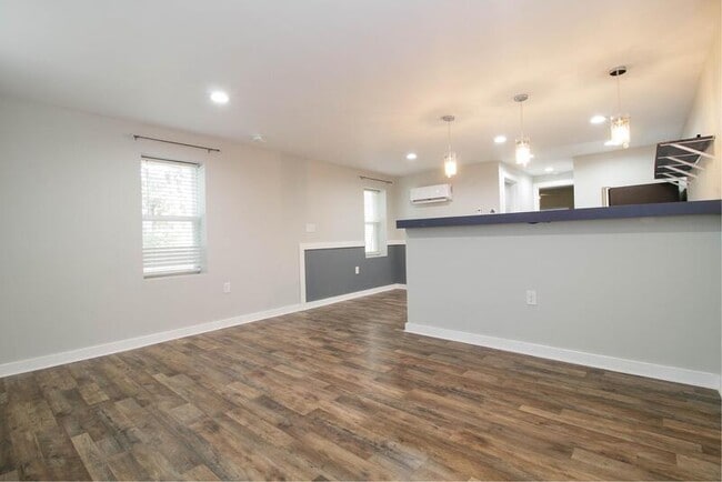 Building Photo - 510 Diuguid St