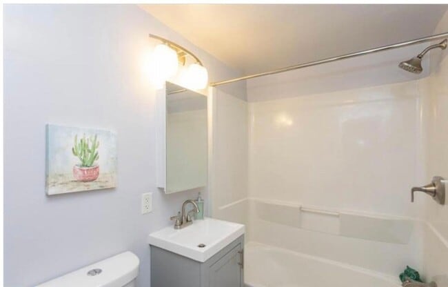Building Photo - Spacious and Newly Remodelled at the Fairm...