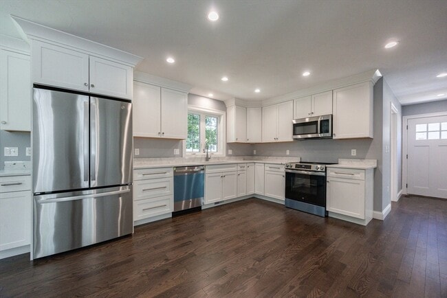 Building Photo - 122 Canal St