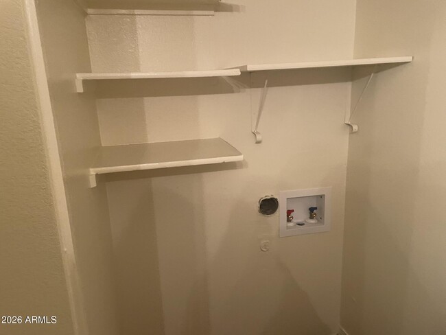 Building Photo - 465 W Ivyglen St