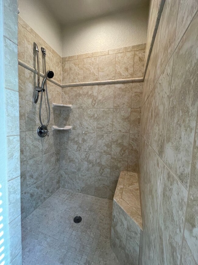Building Photo - Guest Home in the Gated Saddlewood Estates