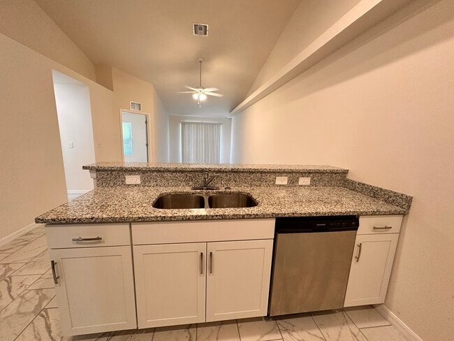 Building Photo - 528 SE 4th Terrace