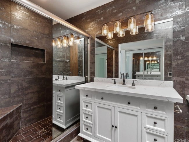 Building Photo - 5323 Coldwater Canyon Ave