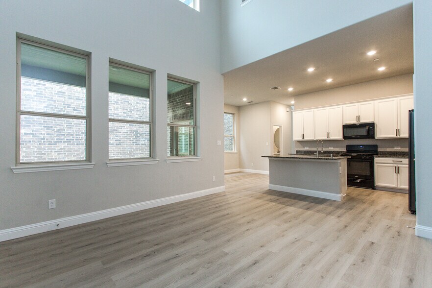 Building Photo - 7504 Palisades Dr