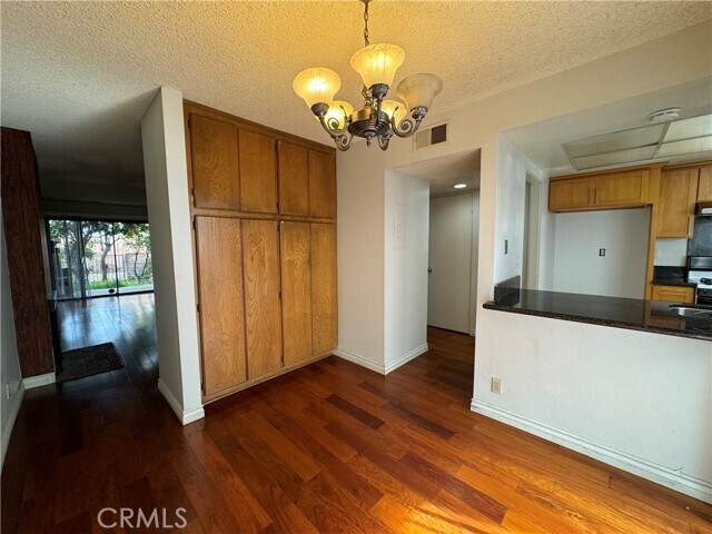 Building Photo - 402 S Garfield Ave