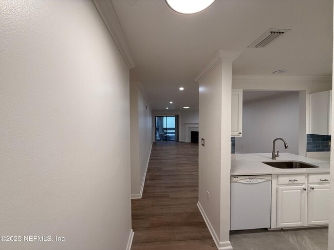 Building Photo - 1604 Arcadia Dr