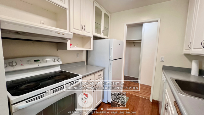 Building Photo - Large 1 bedroom Condo with new LVP floorin...