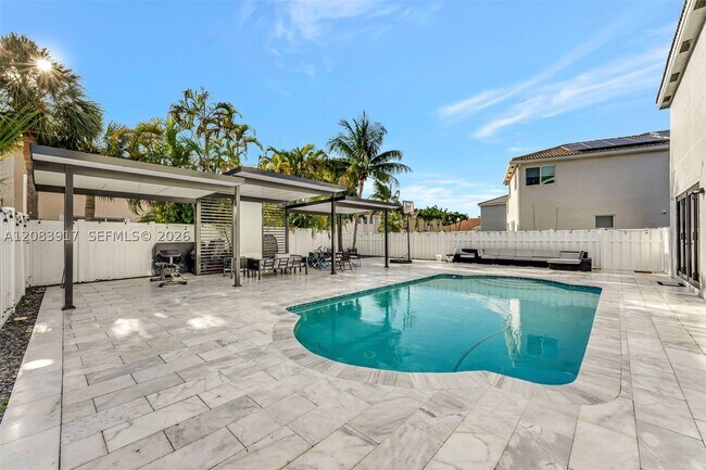Building Photo - 2102 SW 176th Ave
