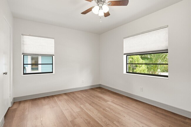 Building Photo - 517 41st Ave S