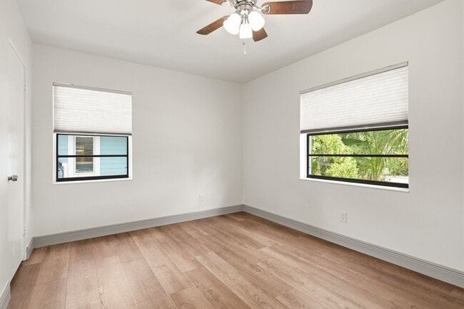 Building Photo - 517 41st Ave S
