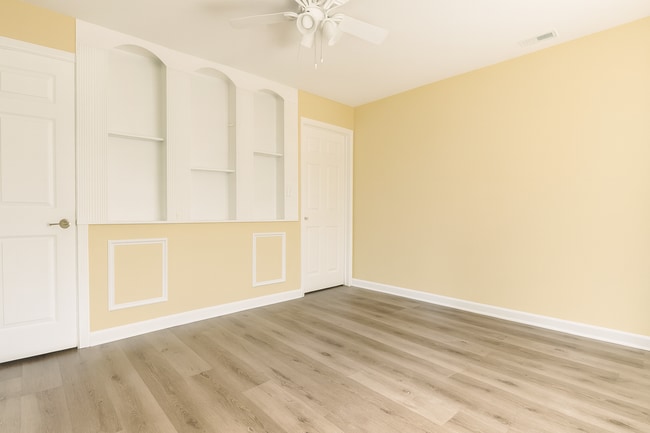 Building Photo - CONVENIENT TO FORT BELVOIR - LORTON TOWNHOUSE