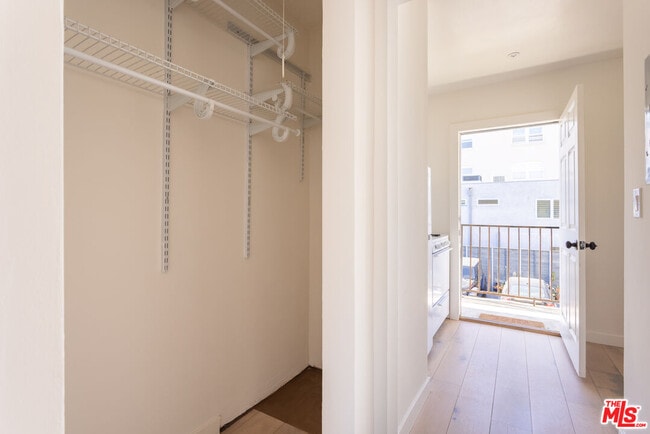 Building Photo - 1313 Ocean Front Walk