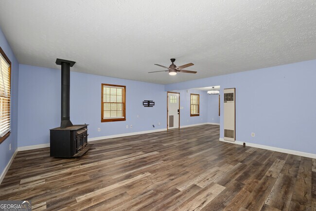 Building Photo - 241 Busbin Rd