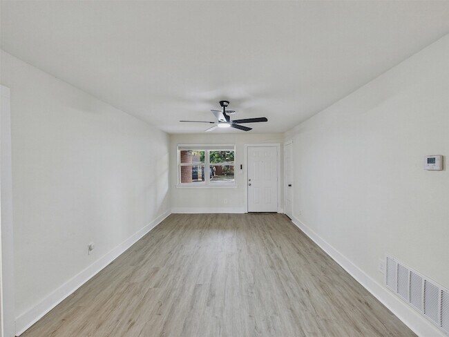 Building Photo - 6405 Seco Blvd