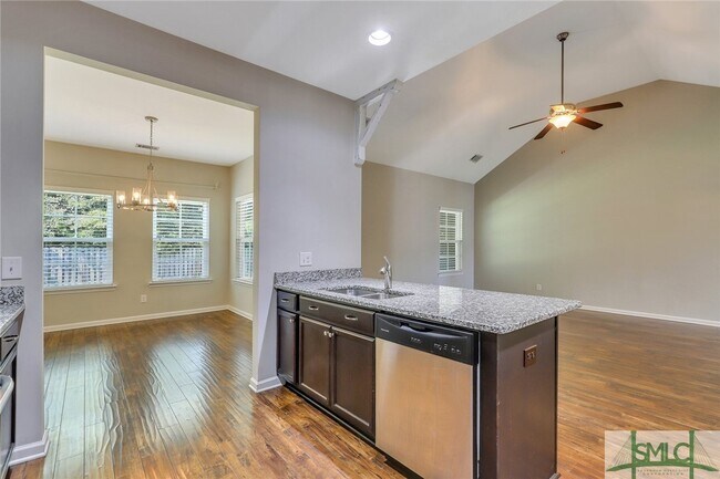 Building Photo - 136 Waverly Way