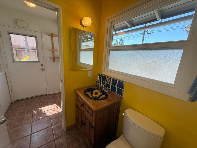 Building Photo - Charming 3BR/1.5BA Home for Rent in San Ca...