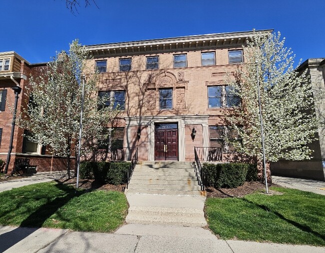 Primary Photo - 1437 N Prospect Ave