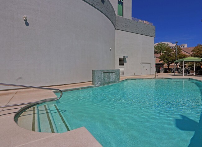 Building Photo - 360 E Desert Inn Rd