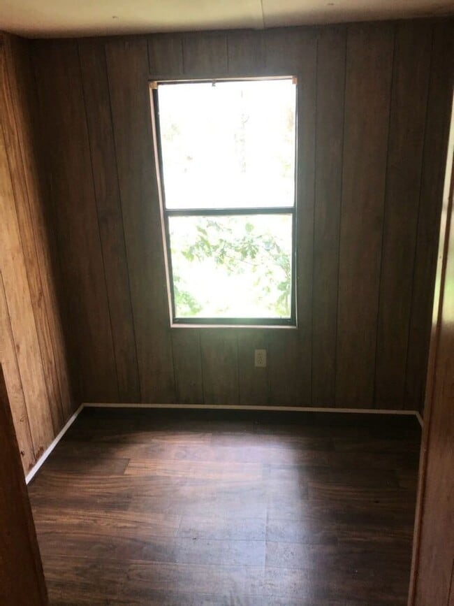 Building Photo - New Home Available! Rent this 2 Bedroom 1 ...
