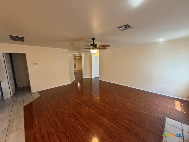 Building Photo - 212 Lottie Ln