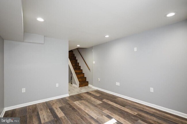 Building Photo - 618 S Newkirk St