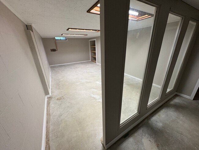 Building Photo - 13236 E Crosset Hill Dr