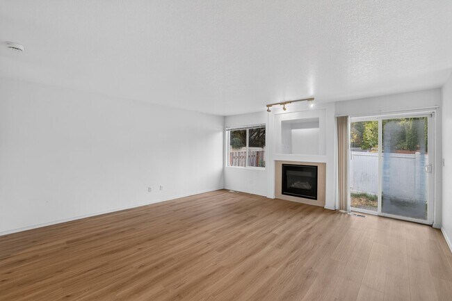 Building Photo - 5146 NE Schoeler Cir