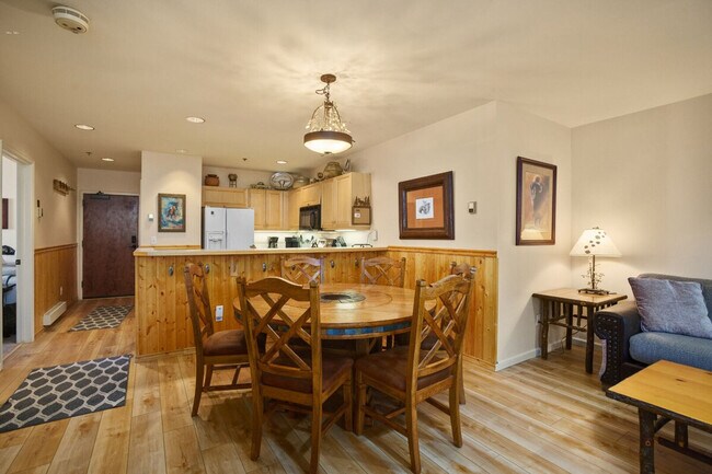 Building Photo - 2755 Waterstone Ln