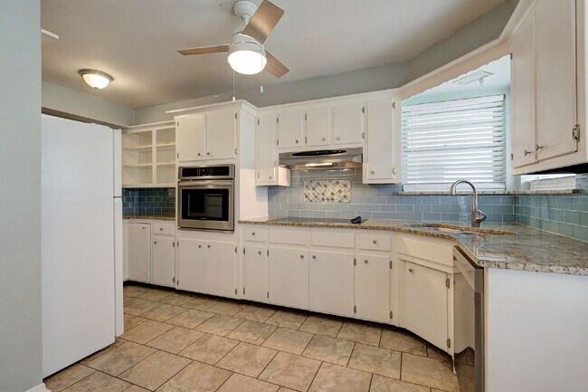 Building Photo - Rollingwood Beauty!