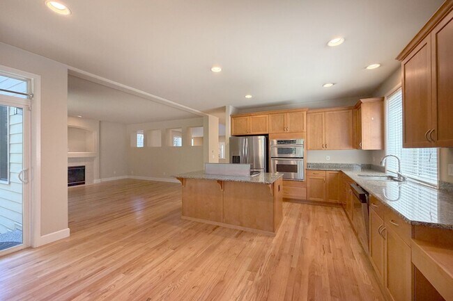 Building Photo - 5Bd/2.75Ba Sammamish Home