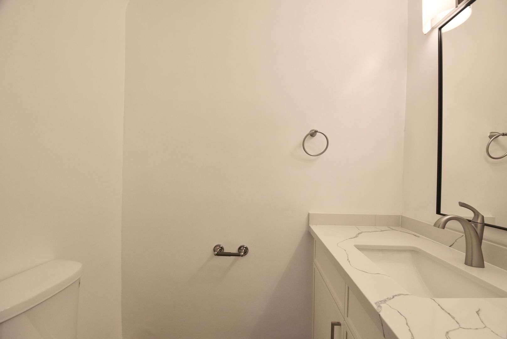 Building Photo - 10855 Morrison St