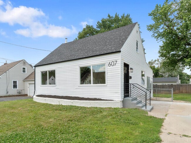Building Photo - Newly Renovated 4-Bedroom, 2-Bath Home for Rent in Magnolia | Modern Updates & Spacious Yard