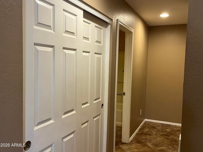 Building Photo - 3921 E Graythorn St