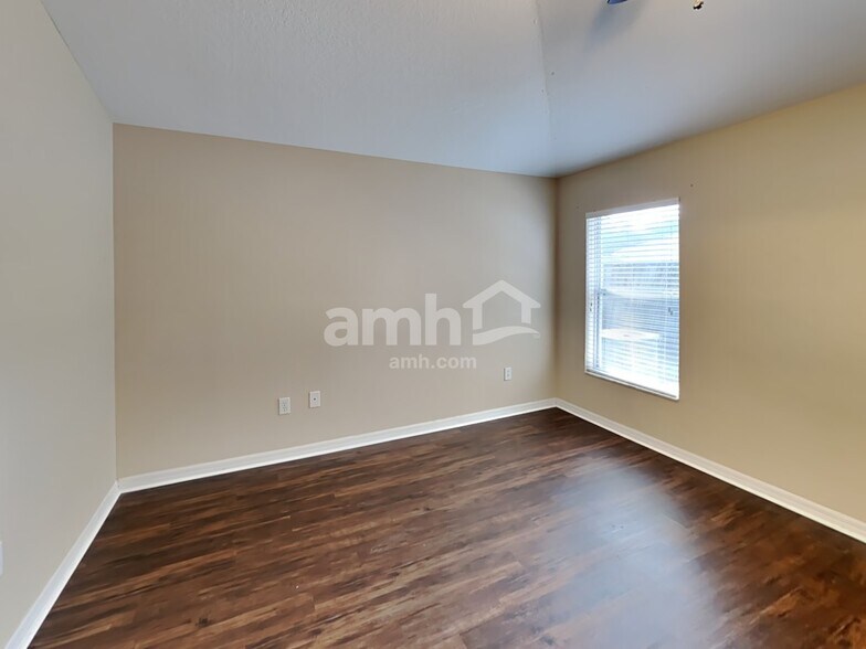 Building Photo - 10047 Perthshire Cir