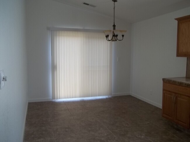 Building Photo - 3 BR home near Central High East campus, good access to HWY 99