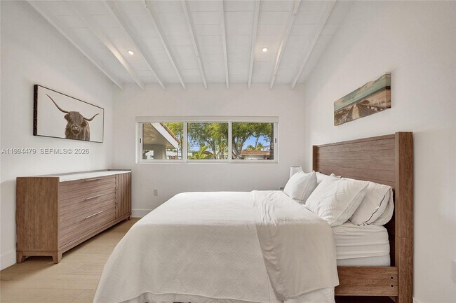 Building Photo - 12478 N Bayshore Dr