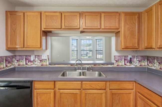 Building Photo - 17 Chatelaine Cir SE