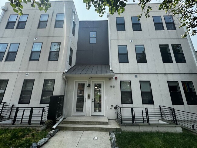 Primary Photo - Discover this beautifully renovated 2BD/2B...