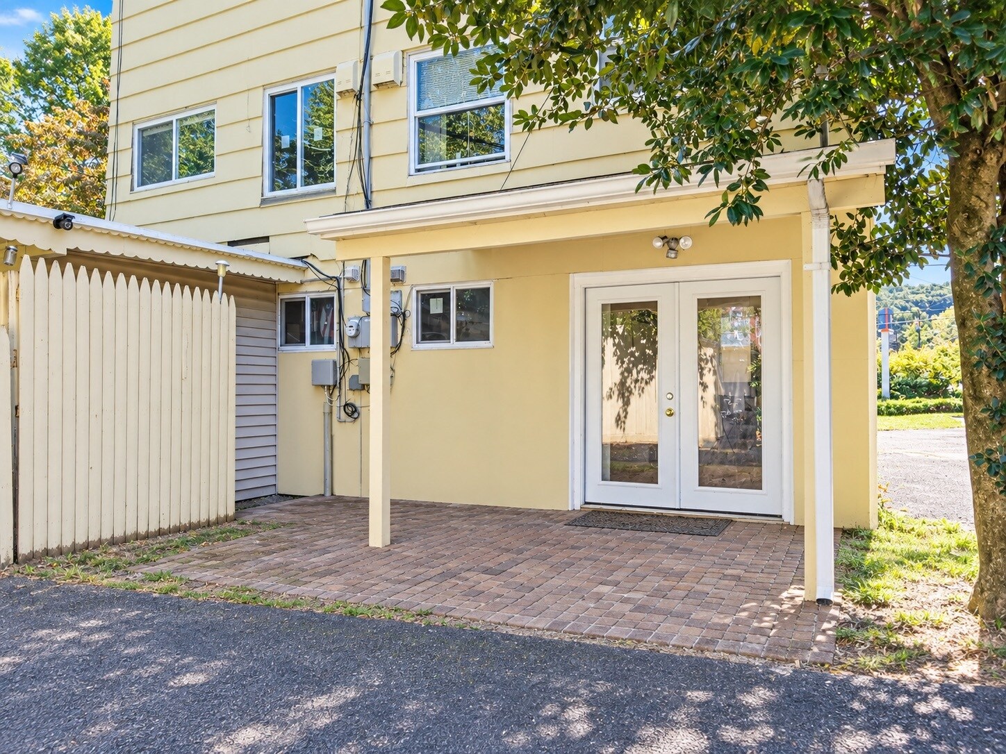 Building Photo - 727 W Emaus Ave