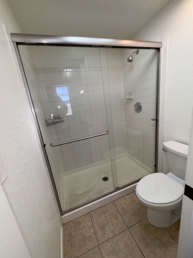 Building Photo - Beautiful eastside location